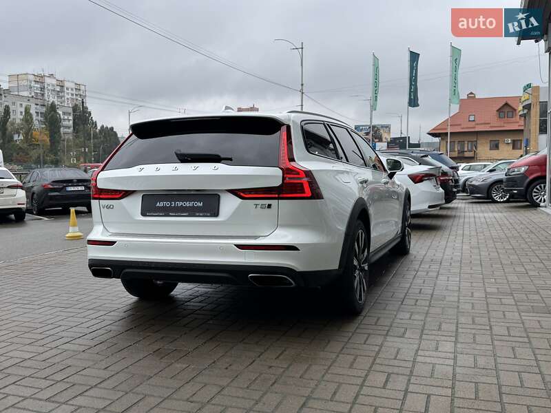 Универсал Volvo V60 Cross Country 2020 в Киеве фото 8 Универсал Volvo V60 Cross Country 2020 в Киеве