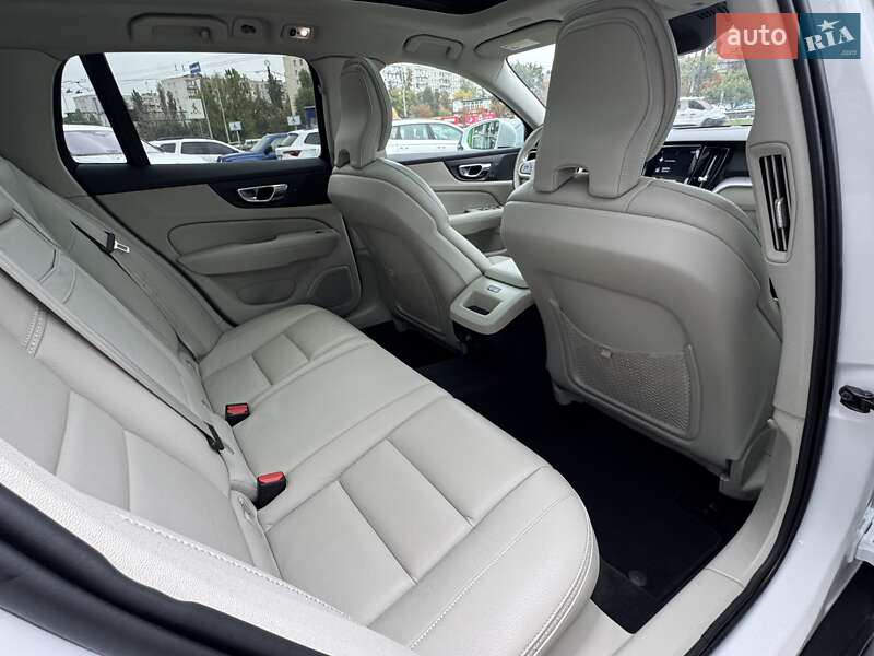 Универсал Volvo V60 Cross Country 2020 в Киеве фото 24 Универсал Volvo V60 Cross Country 2020 в Киеве