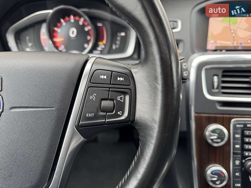 Универсал Volvo V60 Cross Country 2018 в Сарнах фото 63 Универсал Volvo V60 Cross Country 2018 в Сарнах