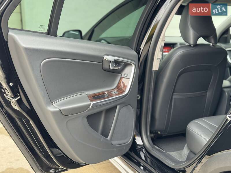 Универсал Volvo V60 Cross Country 2018 в Сарнах фото 74 Универсал Volvo V60 Cross Country 2018 в Сарнах
