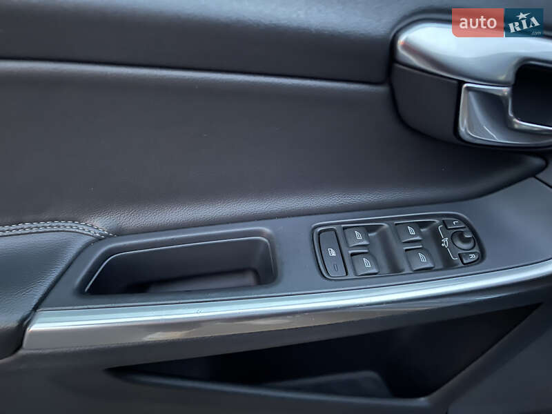 Универсал Volvo V60 Cross Country 2017 в Одессе фото 34 Универсал Volvo V60 Cross Country 2017 в Одессе