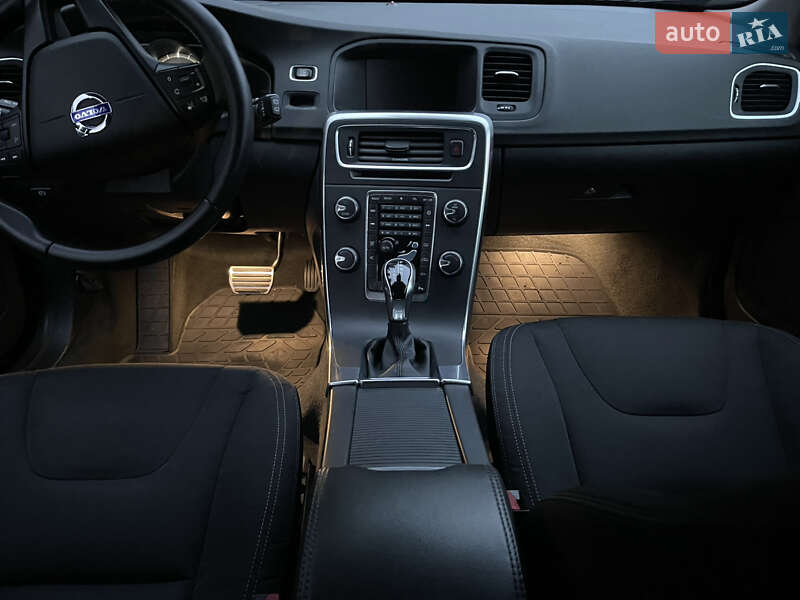 Универсал Volvo V60 Cross Country 2017 в Одессе фото 38 Универсал Volvo V60 Cross Country 2017 в Одессе