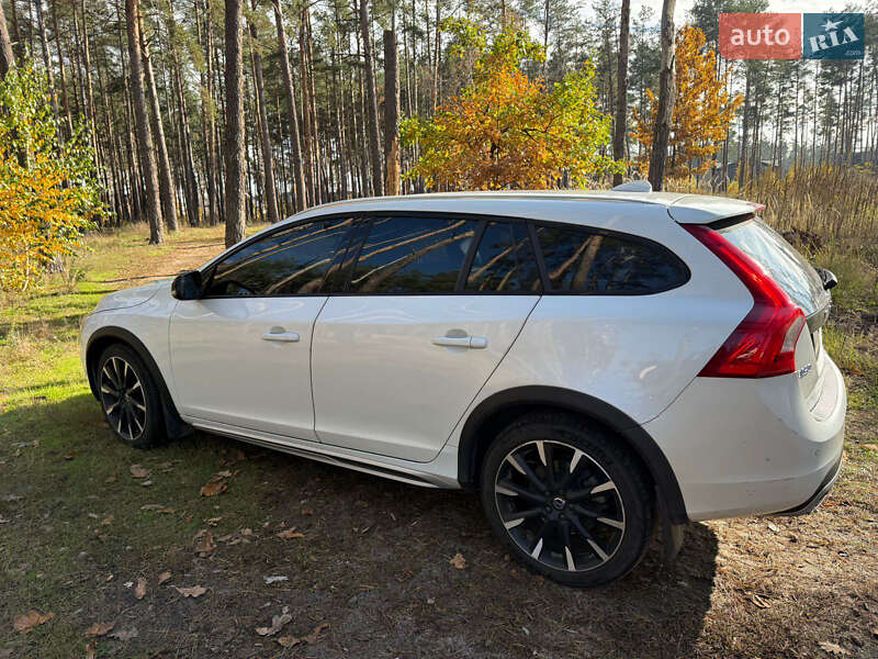 Универсал Volvo V60 Cross Country 2015 в Киеве фото 3 Универсал Volvo V60 Cross Country 2015 в Киеве