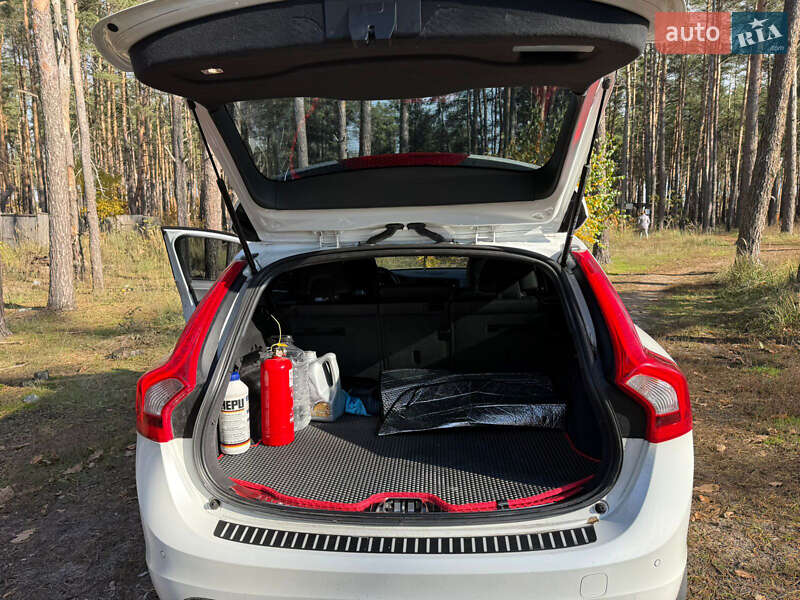 Универсал Volvo V60 Cross Country 2015 в Киеве фото 12 Универсал Volvo V60 Cross Country 2015 в Киеве