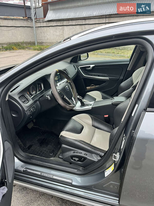 Универсал Volvo V60 Cross Country 2016 в Киеве