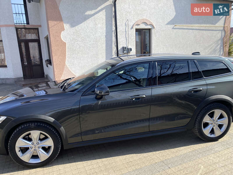 Універсал Volvo V60 Cross Country 2020 в Львові