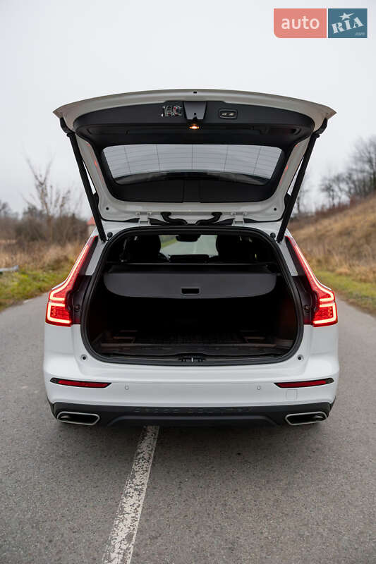 Универсал Volvo V60 Cross Country 2019 в Львове фото 17 Универсал Volvo V60 Cross Country 2019 в Львове