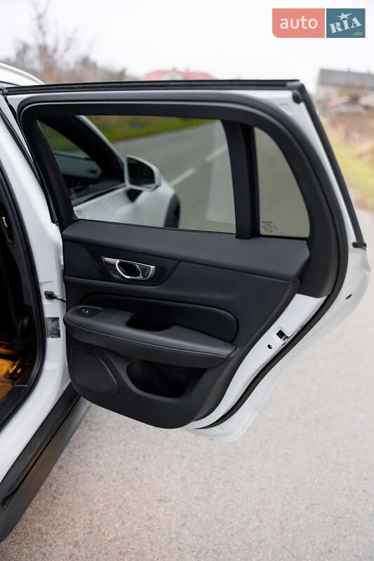 Универсал Volvo V60 Cross Country 2019 в Львове фото 26 Универсал Volvo V60 Cross Country 2019 в Львове