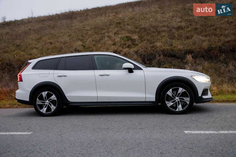 Универсал Volvo V60 Cross Country 2019 в Львове фото 16 Универсал Volvo V60 Cross Country 2019 в Львове