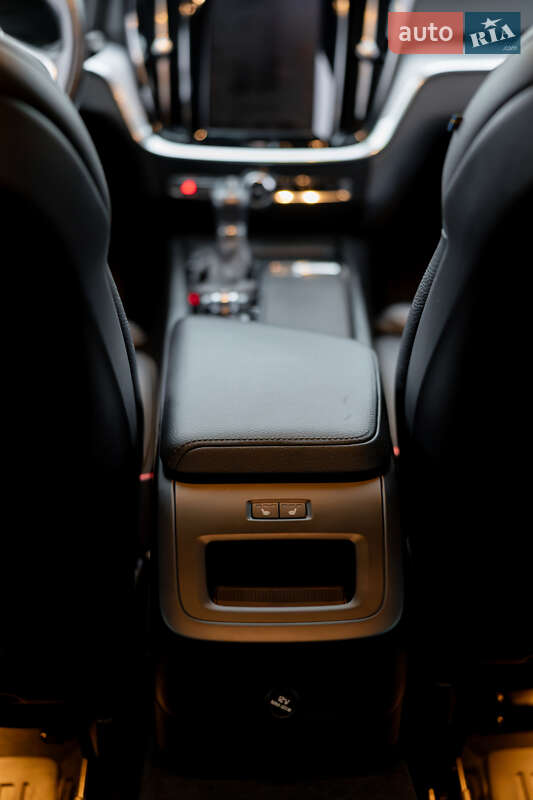 Универсал Volvo V60 Cross Country 2019 в Львове фото 44 Универсал Volvo V60 Cross Country 2019 в Львове