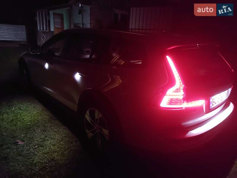 Универсал Volvo V60 Cross Country 2019 в Львове фото 102 Универсал Volvo V60 Cross Country 2019 в Львове