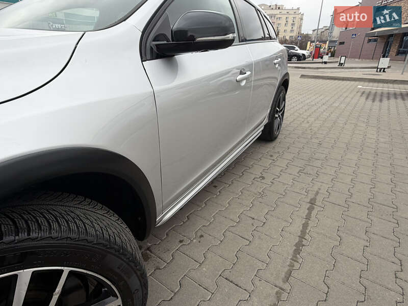 Універсал Volvo V60 Cross Country 2017 в Києві фото 16 Універсал Volvo V60 Cross Country 2017 в Києві