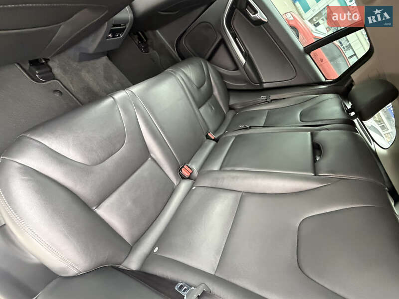 Універсал Volvo V60 Cross Country 2017 в Києві фото 28 Універсал Volvo V60 Cross Country 2017 в Києві