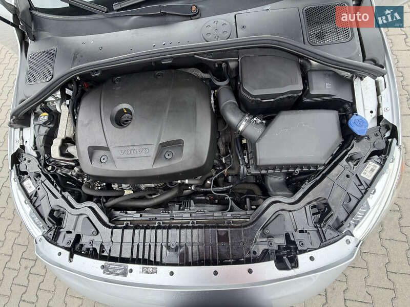 Універсал Volvo V60 Cross Country 2017 в Києві фото 40 Універсал Volvo V60 Cross Country 2017 в Києві