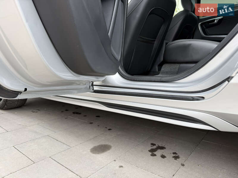 Універсал Volvo V60 Cross Country 2017 в Києві фото 90 Універсал Volvo V60 Cross Country 2017 в Києві