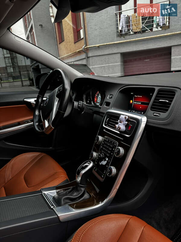 Універсал Volvo V60 Cross Country 2015 в Івано-Франківську фото 47 Універсал Volvo V60 Cross Country 2015 в Івано-Франківську