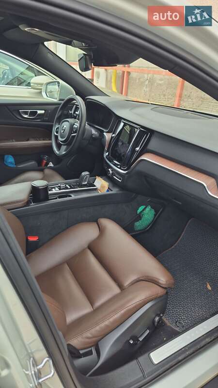 Универсал Volvo V60 Cross Country 2020 в Киеве фото 2 Универсал Volvo V60 Cross Country 2020 в Киеве
