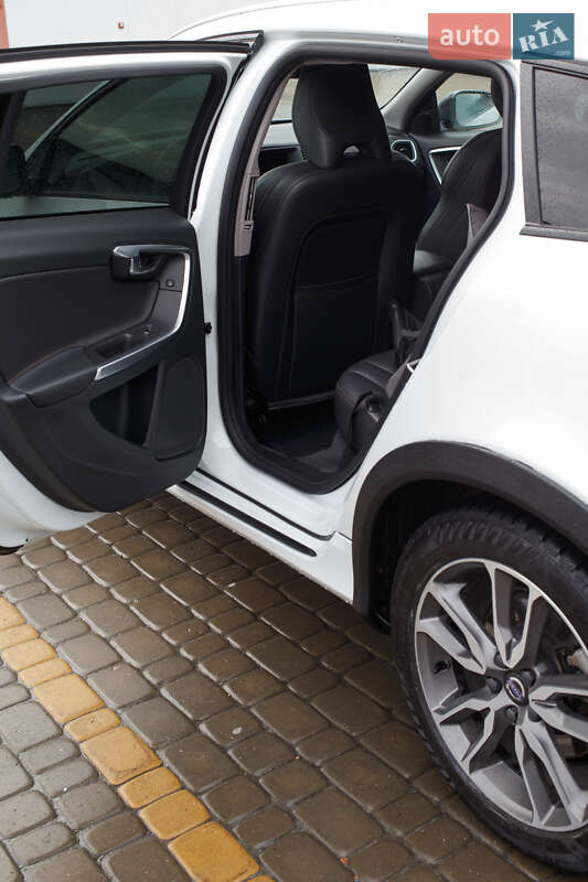 Универсал Volvo V60 Cross Country 2016 в Львове