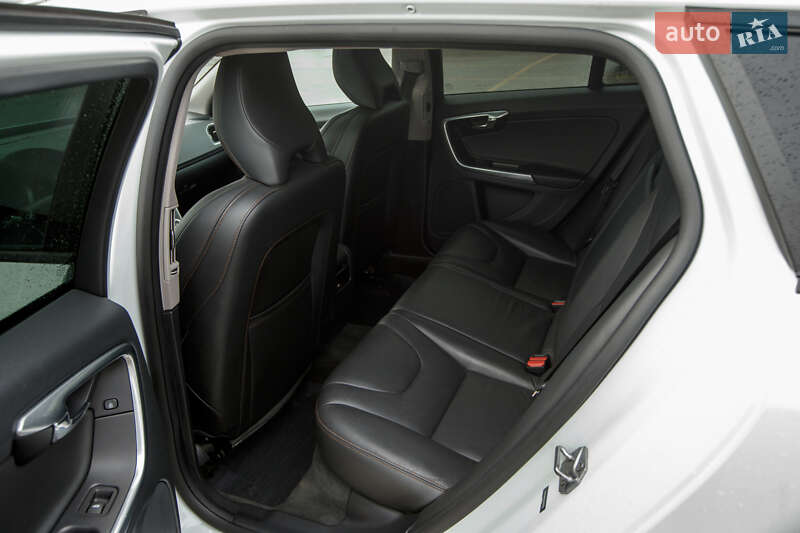 Универсал Volvo V60 Cross Country 2016 в Львове