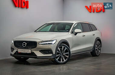 Универсал Volvo V60 Cross Country 2019 в Киеве