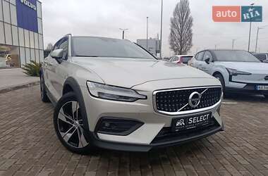 Универсал Volvo V60 Cross Country 2020 в Киеве