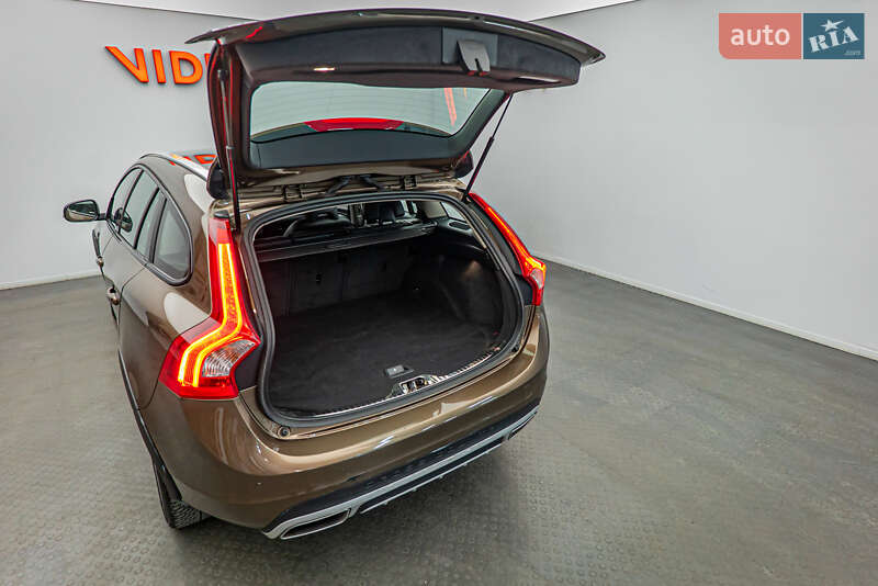 Универсал Volvo V60 Cross Country 2018 в Киеве