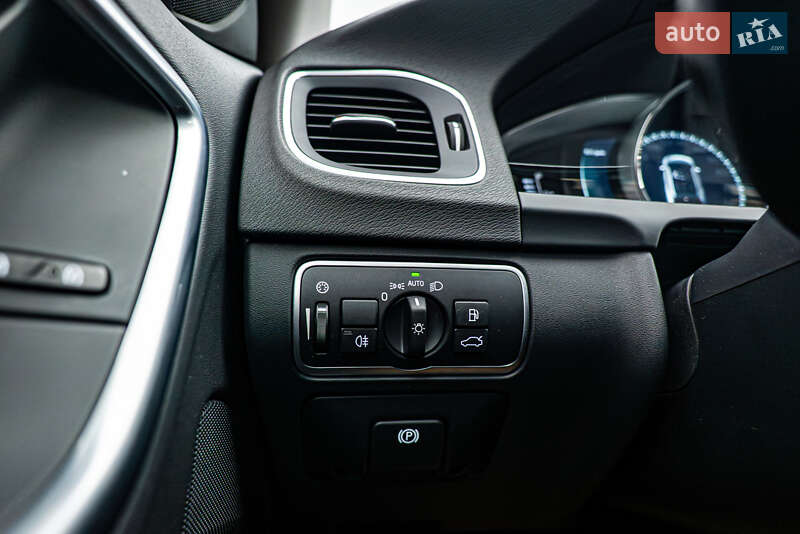 Универсал Volvo V60 Cross Country 2018 в Киеве