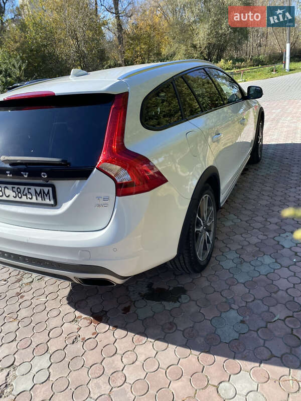 Универсал Volvo V60 2015 в Львове фото 11 Универсал Volvo V60 2015 в Львове