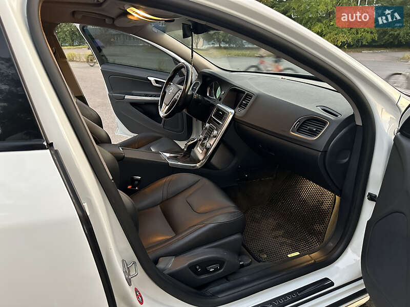 Универсал Volvo V60 2015 в Днепре фото 11 Универсал Volvo V60 2015 в Днепре