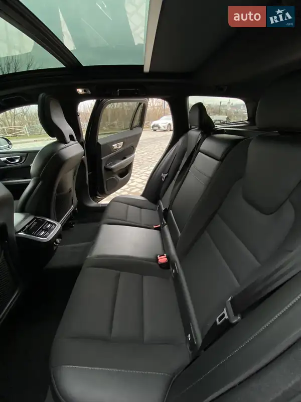 Volvo V60 2018 VIN YV1ZWA8UDK1006799 фото оголошення 14 з 60