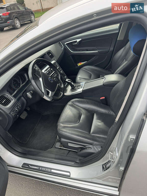 Универсал Volvo V60 2014 в Новояворовске