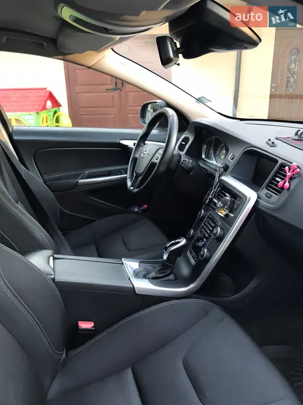 Volvo V60 2017 VIN YV1FW7880H2372273 фото оголошення 22 з 87