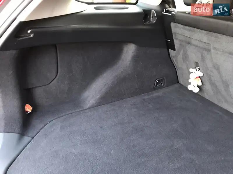 Volvo V60 2017 VIN YV1FW7880H2372273 фото оголошення 38 з 87