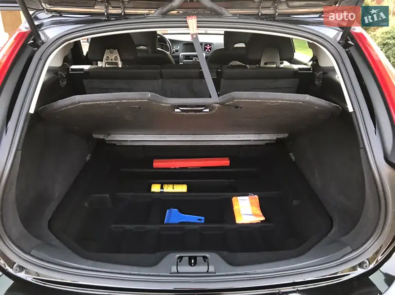 Volvo V60 2017 VIN YV1FW7880H2372273 фото оголошення 39 з 87