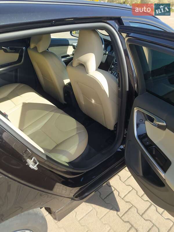 Универсал Volvo V60 2018 в Житомире