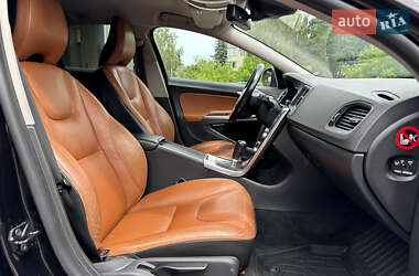Универсал Volvo V60 2011 в 
