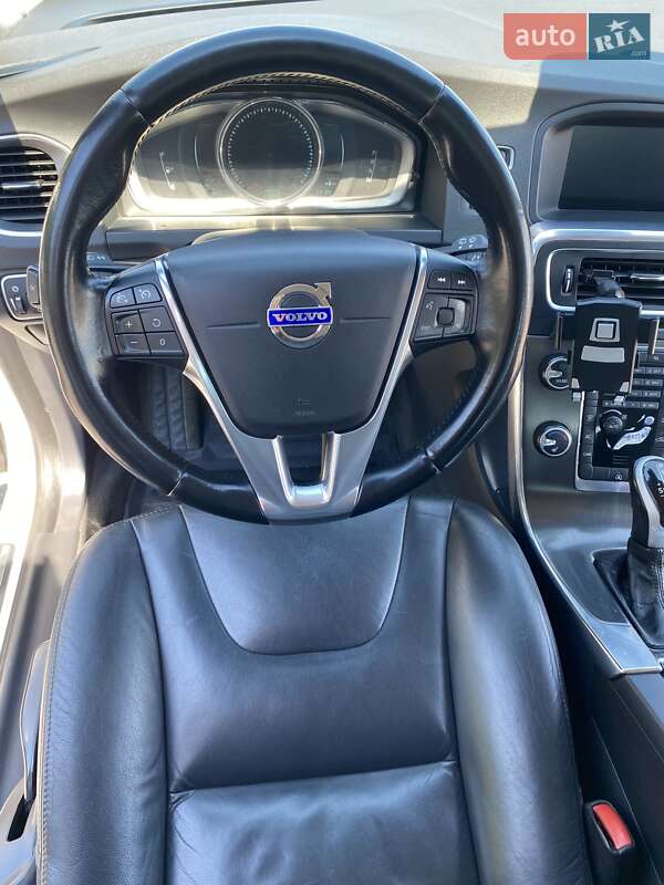 Универсал Volvo V60 2014 в Киеве фото 10 Универсал Volvo V60 2014 в Киеве
