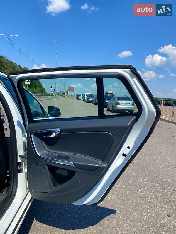 Универсал Volvo V60 2014 в Киеве фото 20 Универсал Volvo V60 2014 в Киеве