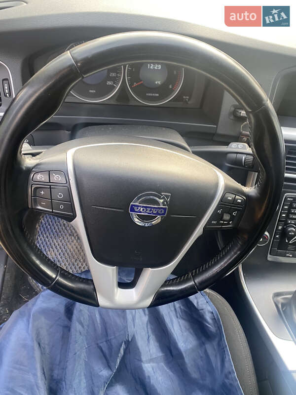 Универсал Volvo V60 2011 в Черновцах