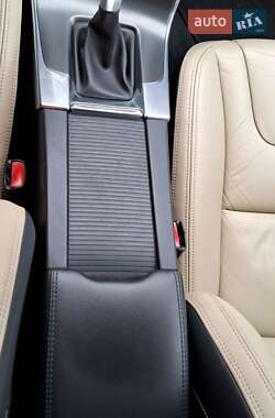 Универсал Volvo V60 2012 в 