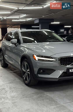 Универсал Volvo V60 2024 в 