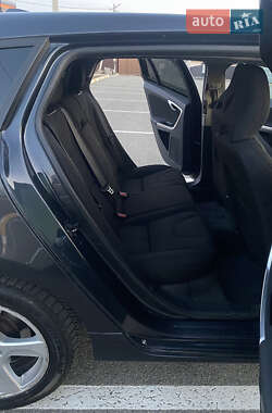Универсал Volvo V60 2011 в 