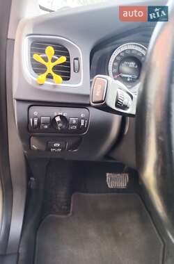 Универсал Volvo V60 2012 в 