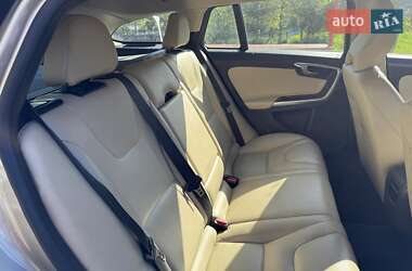 Универсал Volvo V60 2015 в 