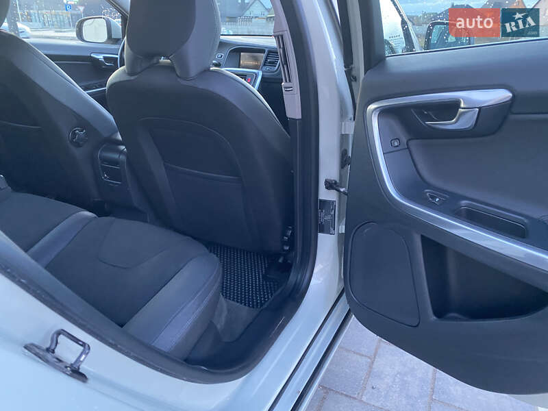 Универсал Volvo V60 2011 в Луцке фото 15 Универсал Volvo V60 2011 в Луцке