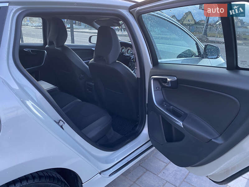 Универсал Volvo V60 2011 в Луцке фото 17 Универсал Volvo V60 2011 в Луцке