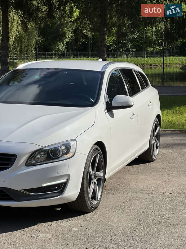 Універсал Volvo V60 2015 в Луцьку