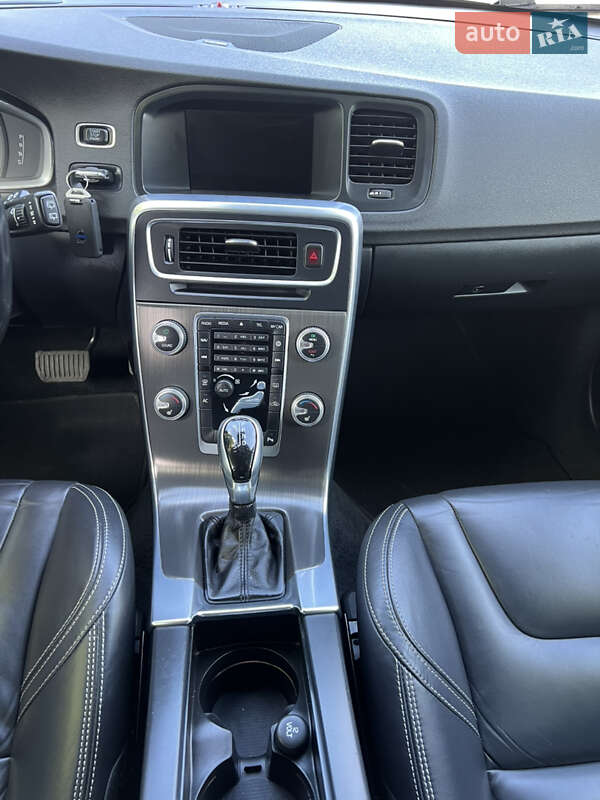 Універсал Volvo V60 2015 в Луцьку