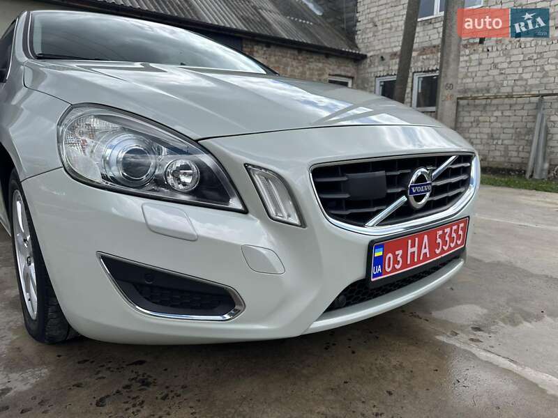 Универсал Volvo V60 2011 в 