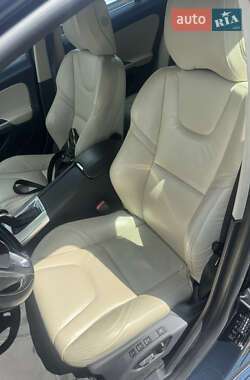 Универсал Volvo V60 2014 в 
